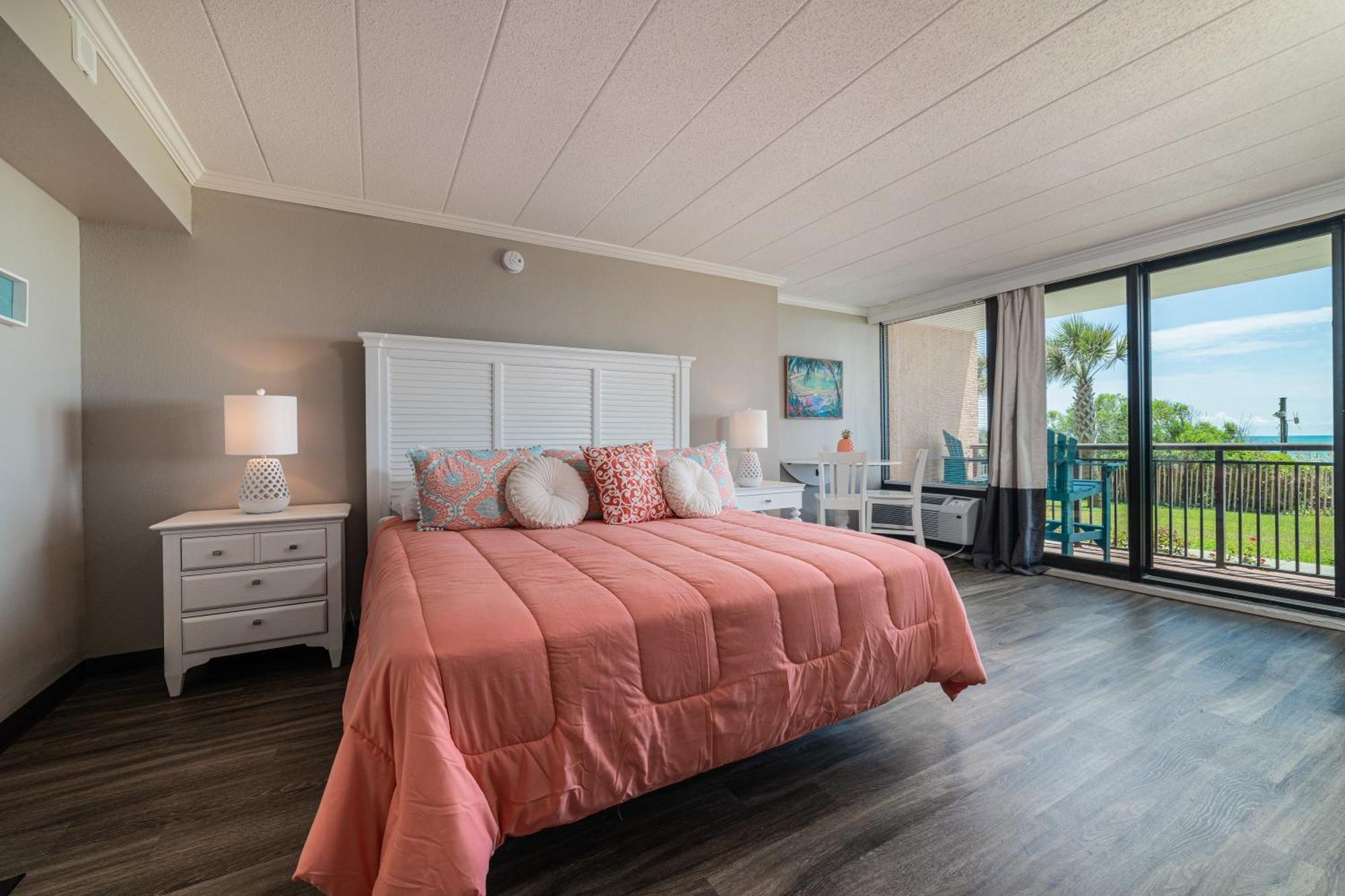 Ground Floor Ocean Front Studio - Caravelle Resort 124 미를 비치 외부 사진