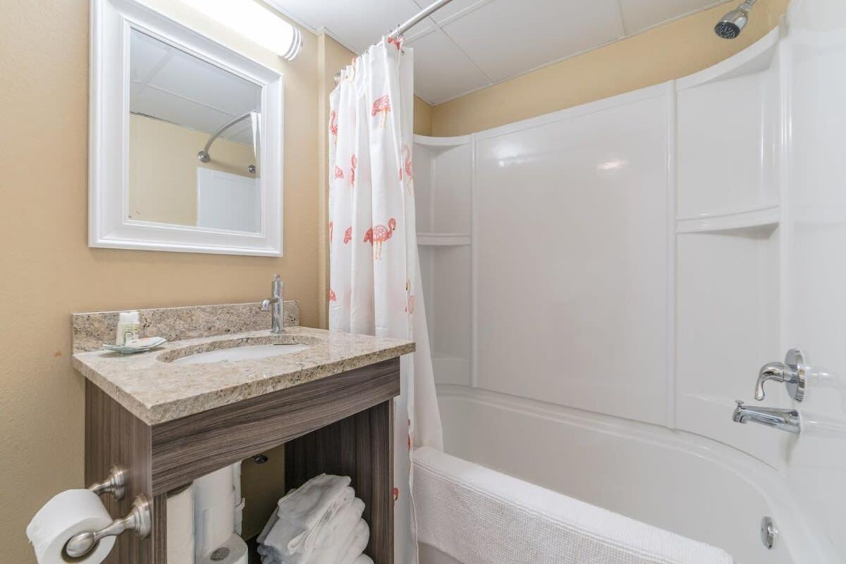 Ground Floor Ocean Front Studio - Caravelle Resort 124 미를 비치 외부 사진
